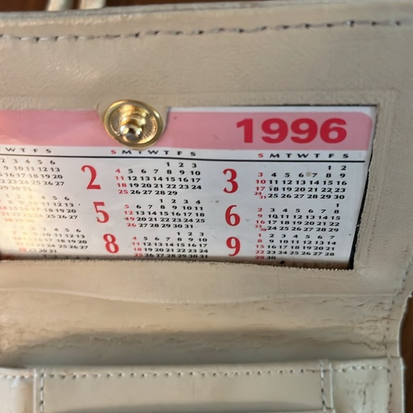 Vintage 90’s Wallet handbag. Outer pocket will fit an iPhone. - Picture 3 of 6